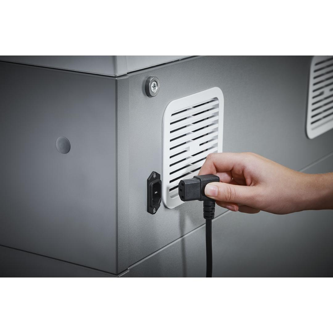 Destructeur DAHLE 719 : flanc avec grille de ventilation et branchement du cordon secteur