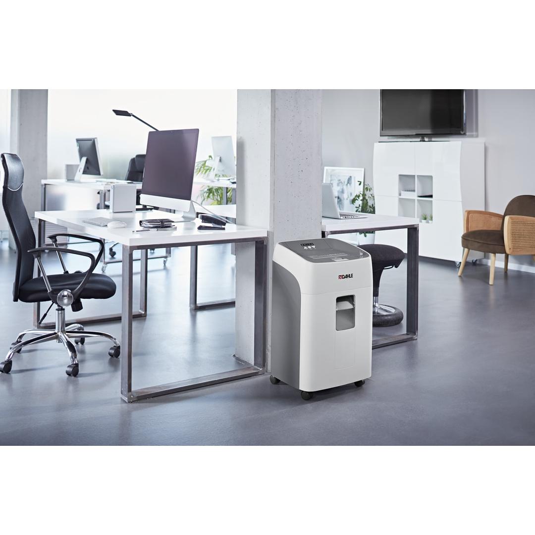 Destructeur DAHLE ShredMATIC 300 en situation dans un open space