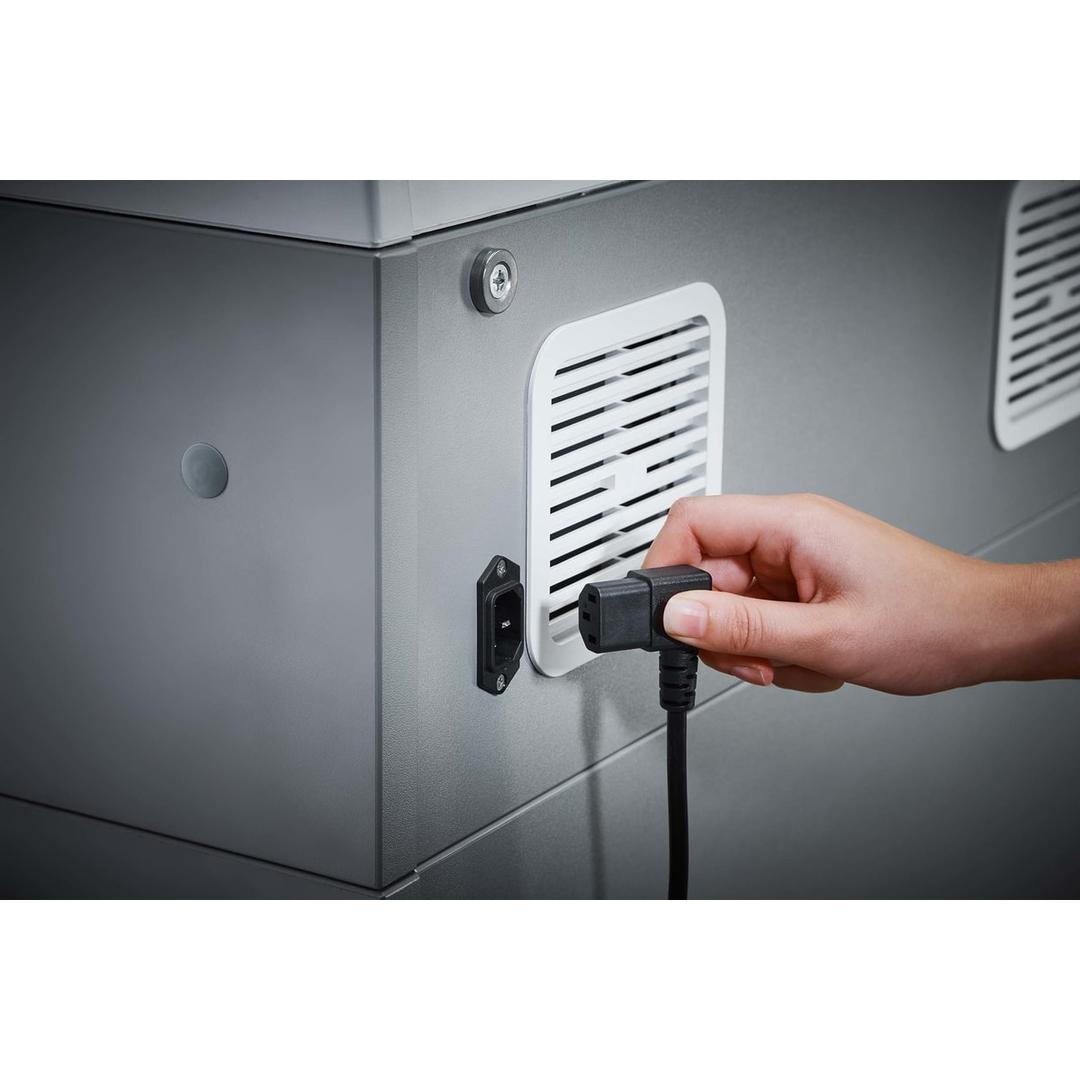 Destructeur DAHLE 519 : flanc avec grille de ventilation et branchement du cordon secteur