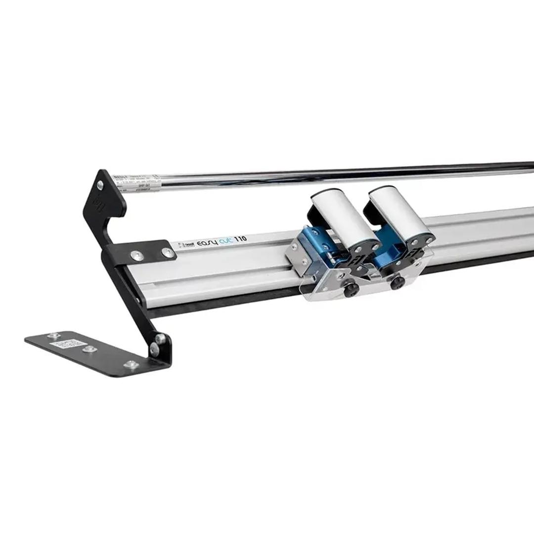 Kit de fixation sur table NEOLT - Rail de coupe NEOLT Easy Cut fixé sur une table par son kit de fixation