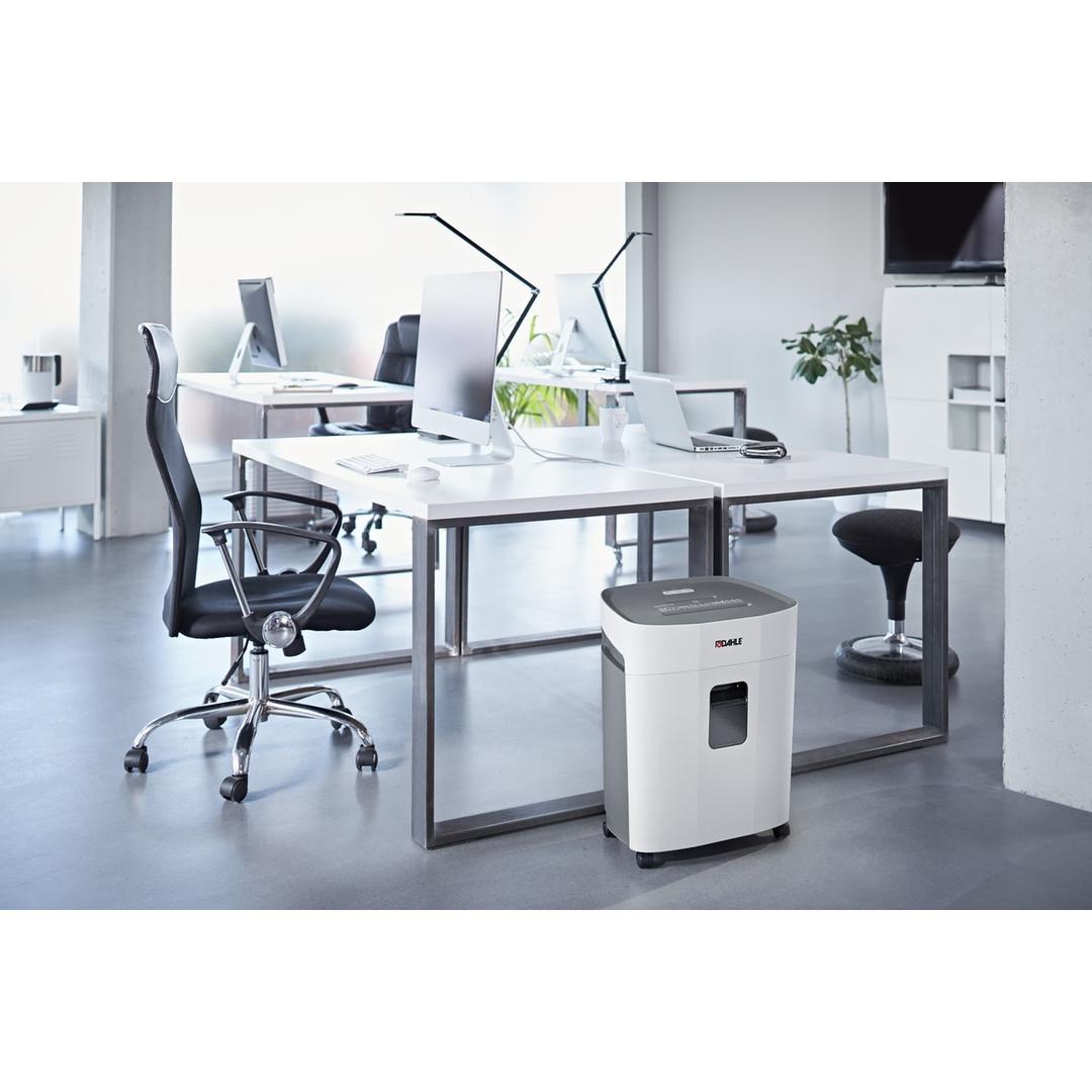 Destructeur DAHLE PaperSAFE 420 en situation dans un bureau partagé