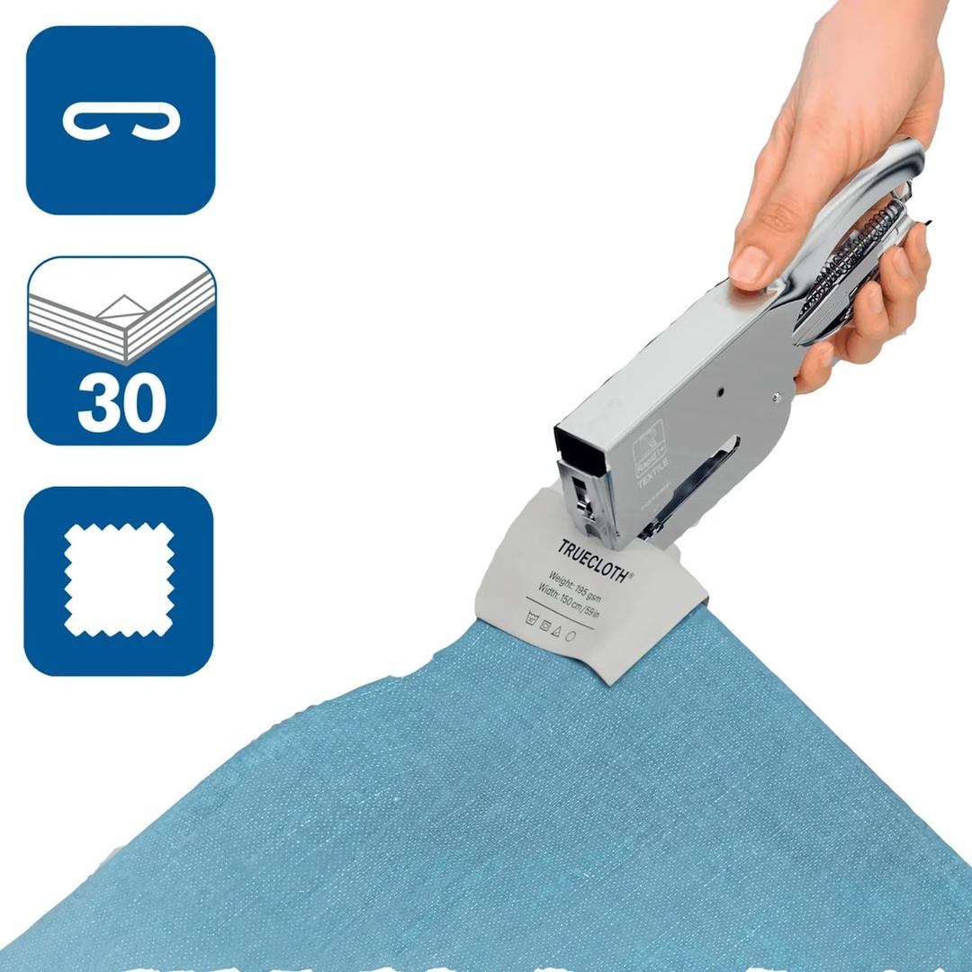 Étiquette agrafée sur un tissu avec la pince à agrafer les textiles Rapid Classic K1 Textile chromée.