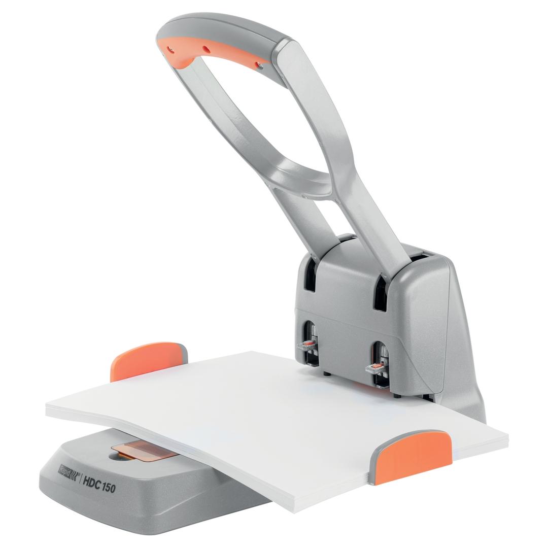 Perforateur Rapid Supreme HDC150 avec une feuille en place.