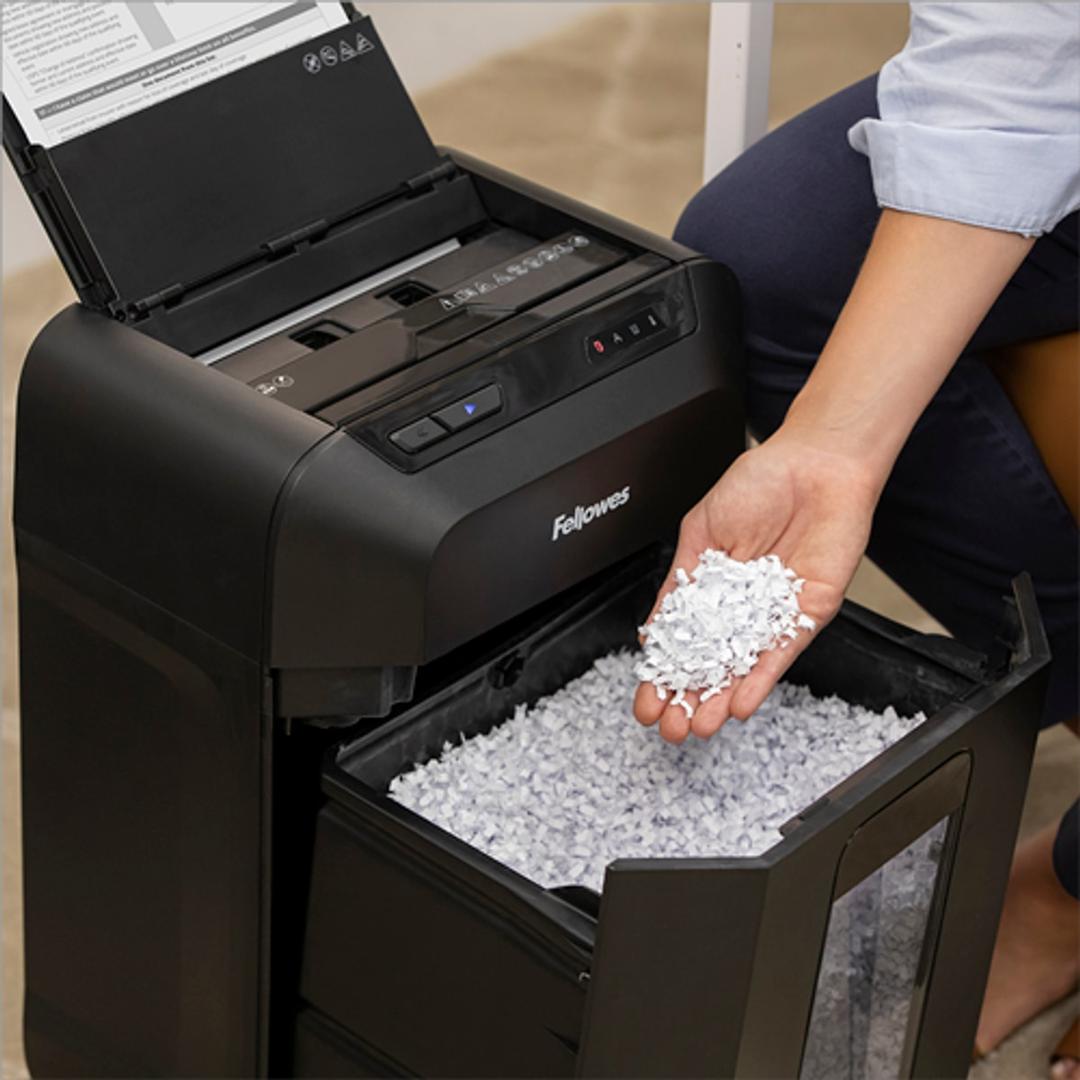 Destructeur coupe croisée P4 avec insertion papier automatique AutoMax 90M FELLOWES — Détruit une feuille A4 en plus de 1000 particules  - Destructeur de papier Fellowes