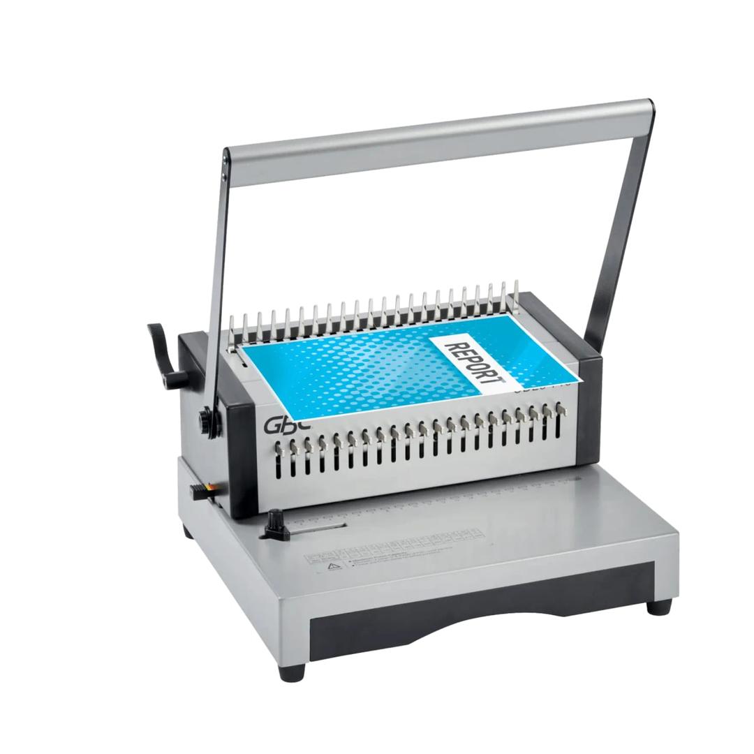 Reliure d'un rapport en peigne plastique avec le perforelieur GBC CB25 Pro