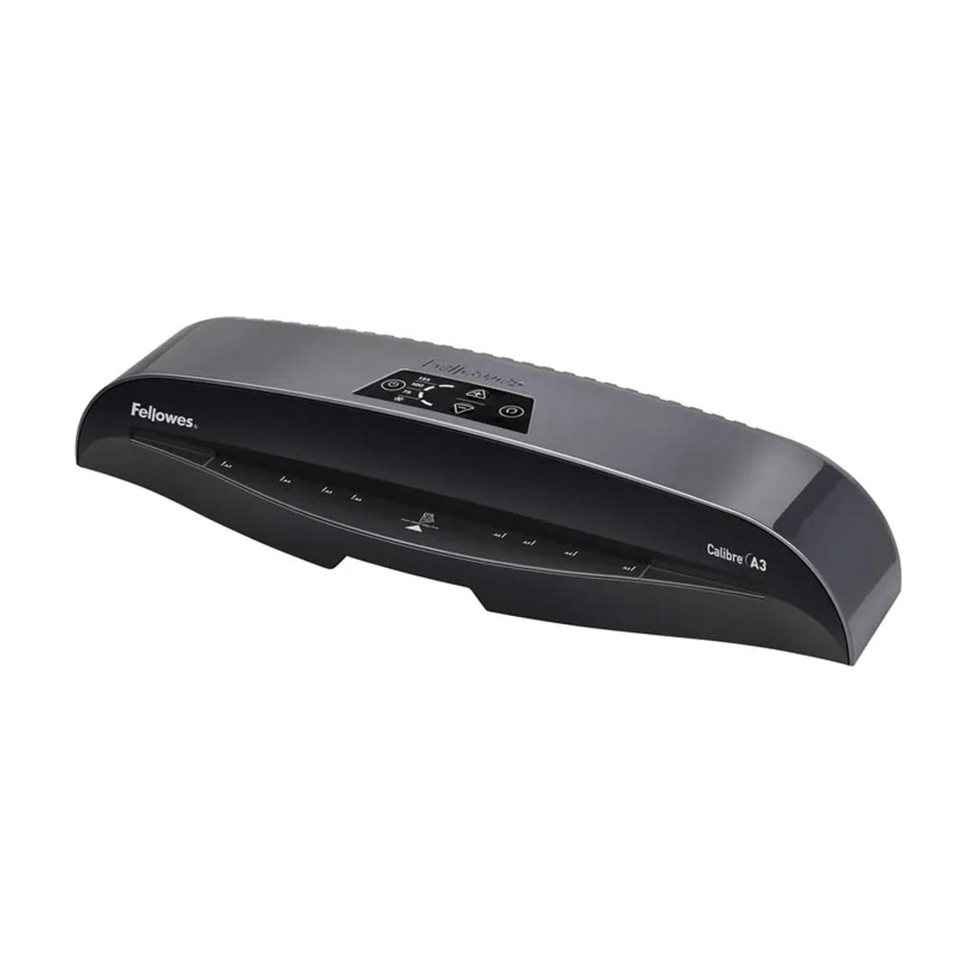 La plastifieuse à pochettes Fellowes Calibre A3 vue de trois quarts, capot noir et argent