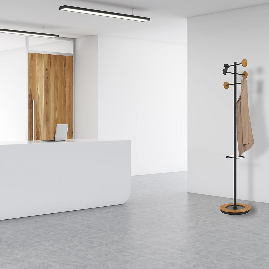 Portemanteau sur pied, 6 patères BORA BAMBOO noir et bambou UNILUX - Portemanteau sur pied UNILUX BORA BAMBOO noir et bambou, en situation à l'accueil