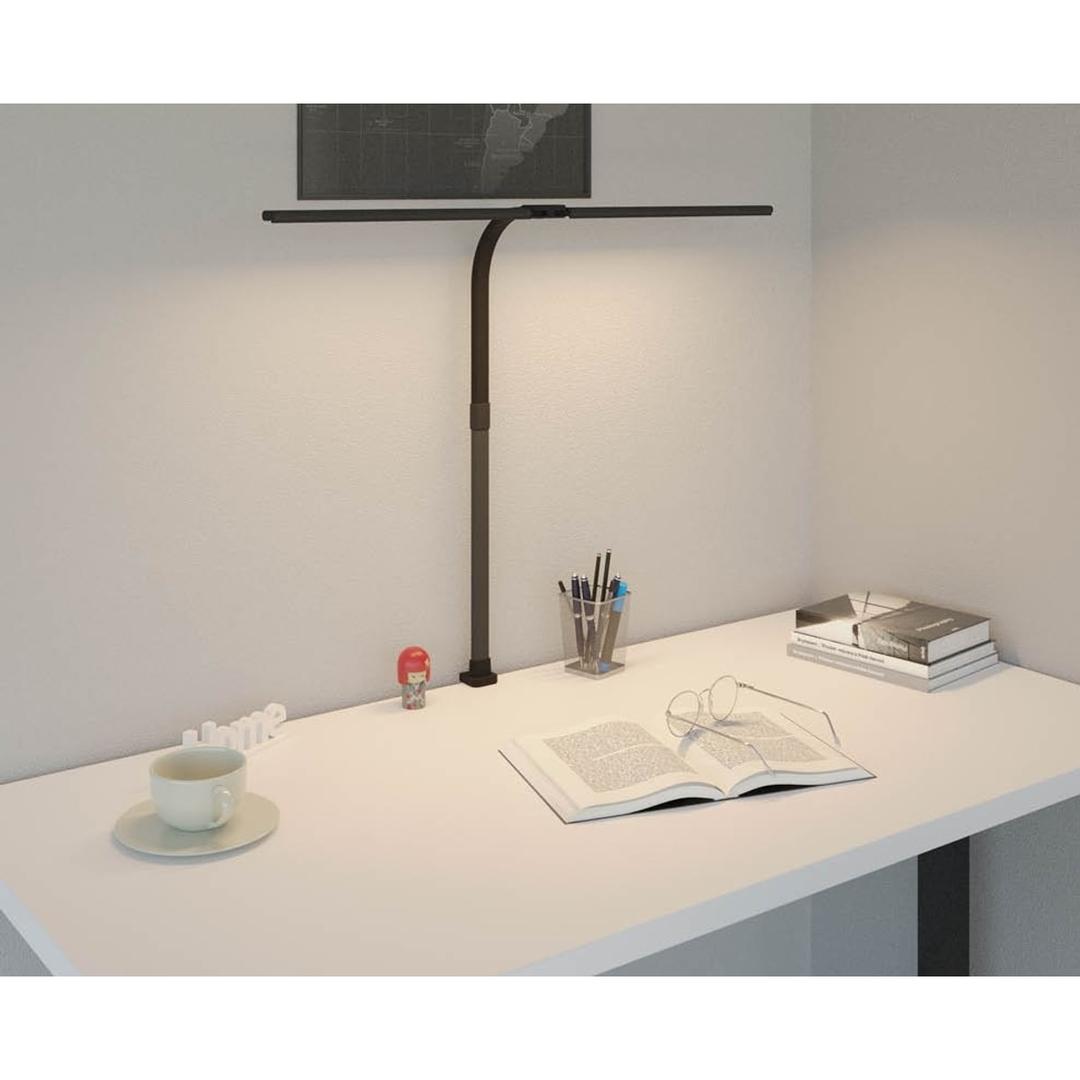 Lampe de bureau LED à pince, double tête Nova HANSA - Lampe de bureau Hansa Nova, sur un bureau