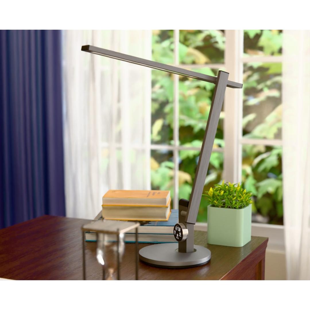 Lampe de bureau LED avec horloge Beam HANSA - Lampe de bureau Hansa Beam, sur un bureau