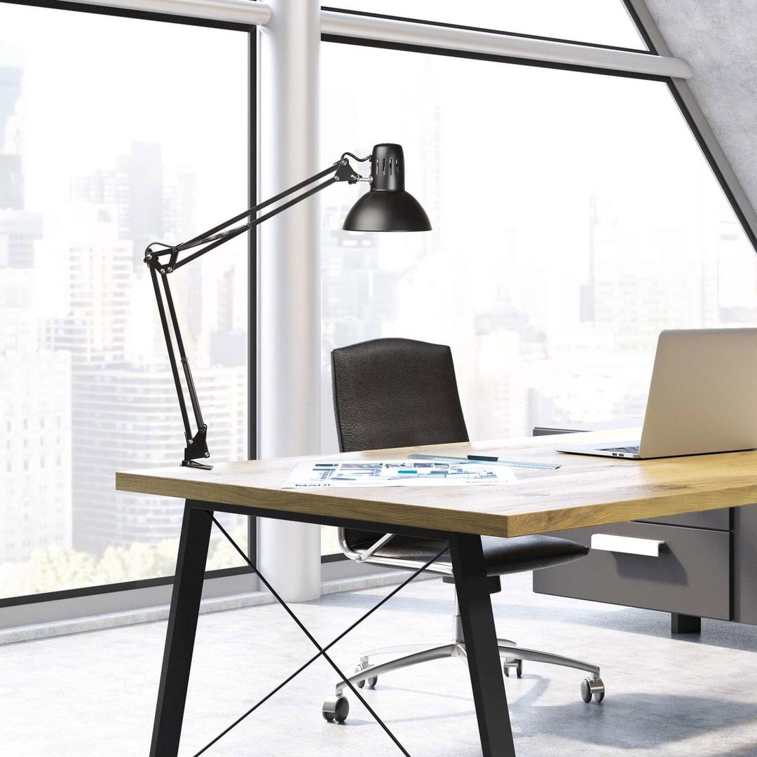 Lampe de bureau à pince, ampoule LED fournie study LED noir MAUL - Lampe de bureau à pince MAULstudy LED noir, en situation