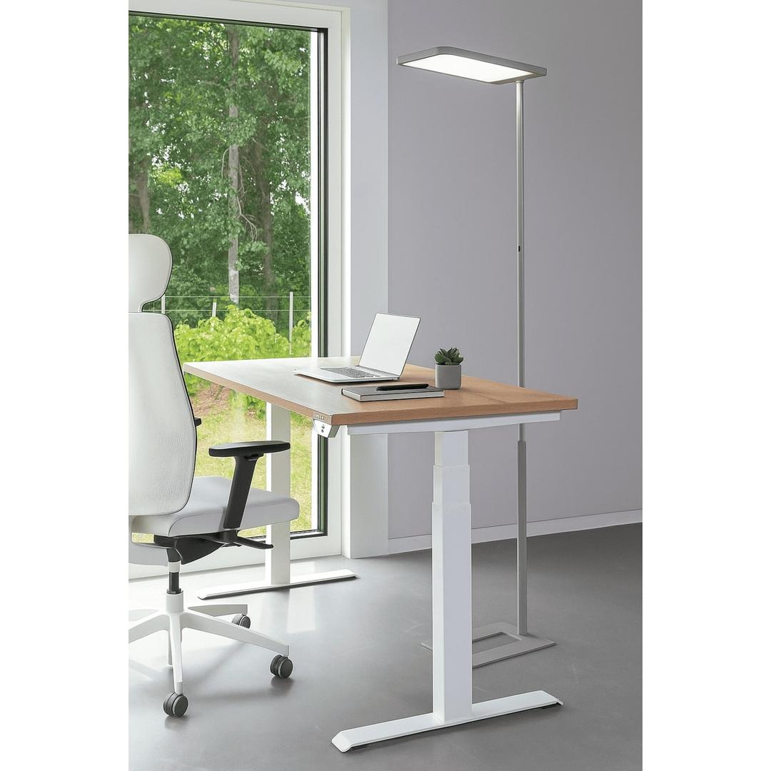 Lampadaire LED de bureau, 10 400 lumens Capella blanc HANSA - Lampadaire Hansa Capella blanc, dans un bureau