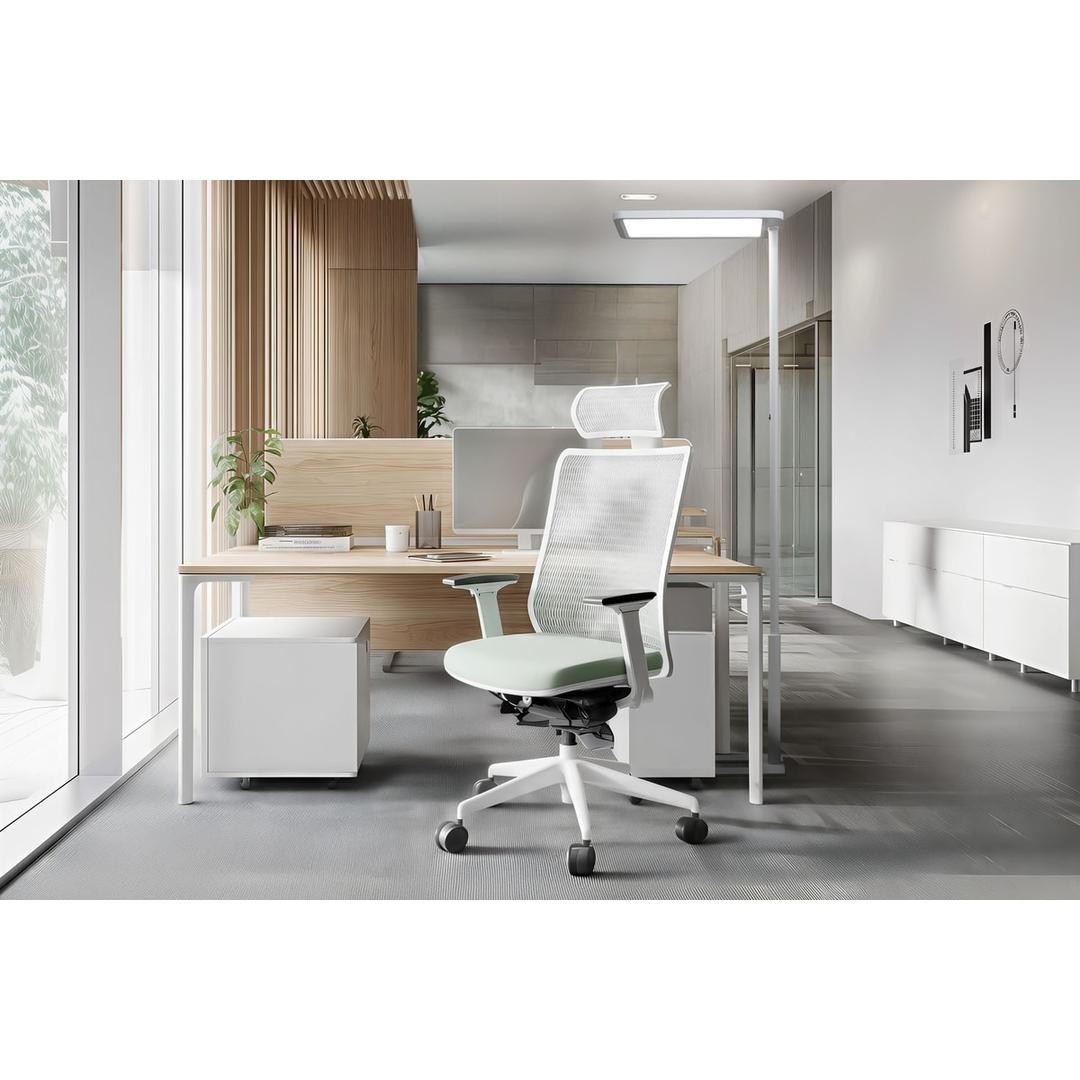 Lampadaire LED de bureau, 10 400 lumens Capella blanc HANSA - Lampadaire Hansa Capella blanc, dans un bureau