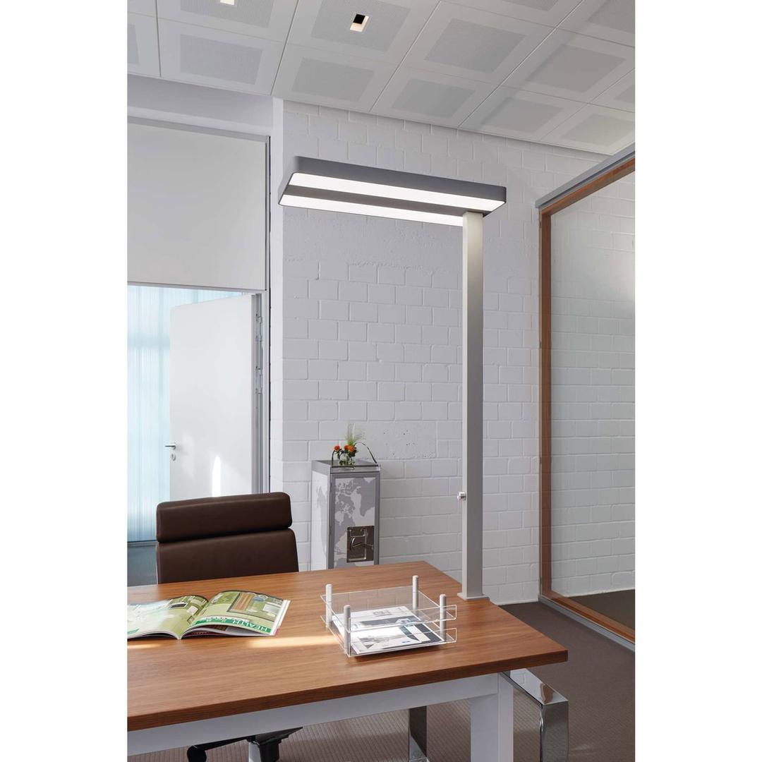 Lampadaire LED à pince, direct et indirect javal à pince argent MAUL - Lampadaire LED à pince MAULjaval argent, en situation