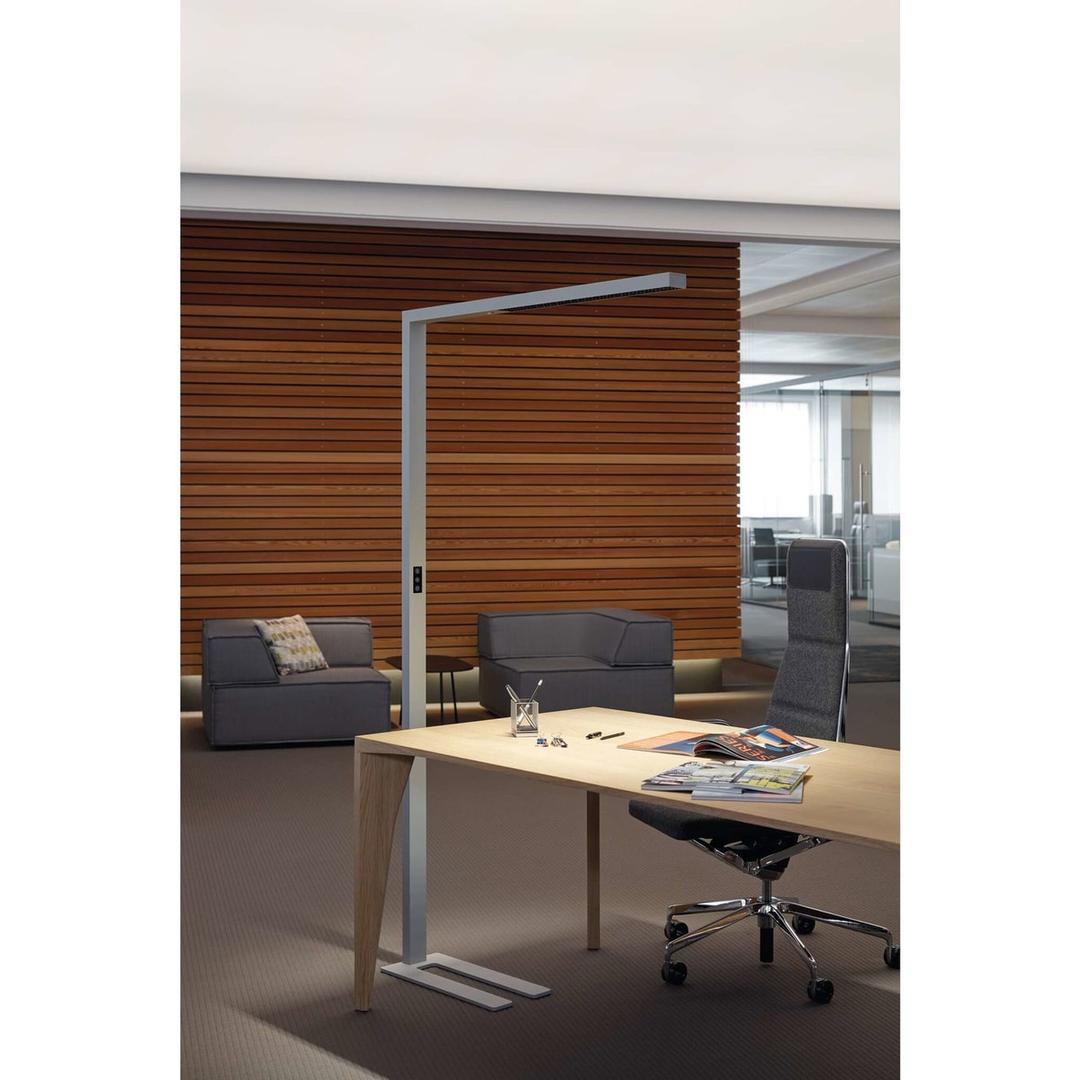 Lampadaire LED, température réglable sirius argent MAUL - Lampadaire LED MAULsirius argent, en situation