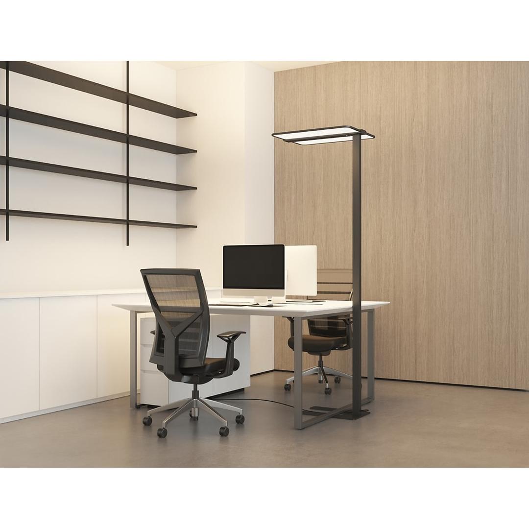 Lampadaire LED, détecteur de présence ATLAS UNILUX - Lampadaire LED UNILUX ATLAS noir, en situation dans un bureau