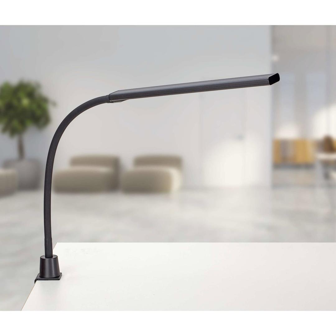 Lampe de bureau LED à pince, 4 niveaux pirro noir MAUL - Lampe de bureau LED à pince MAULpirro noir, en situation