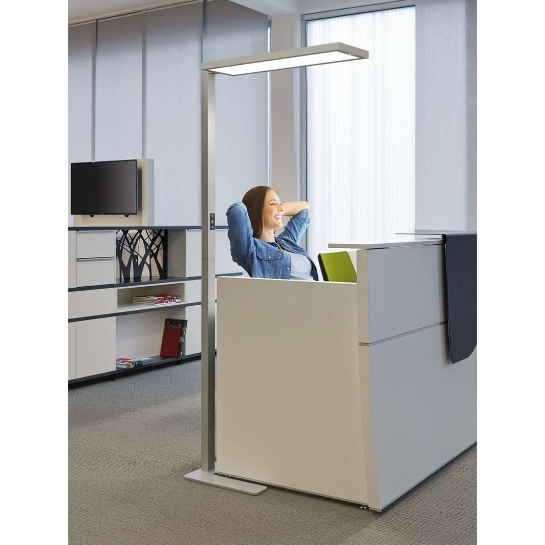 Lampadaire LED pour double poste senja argent MAUL - Lampadaire LED MAULsenja argent, en situation
