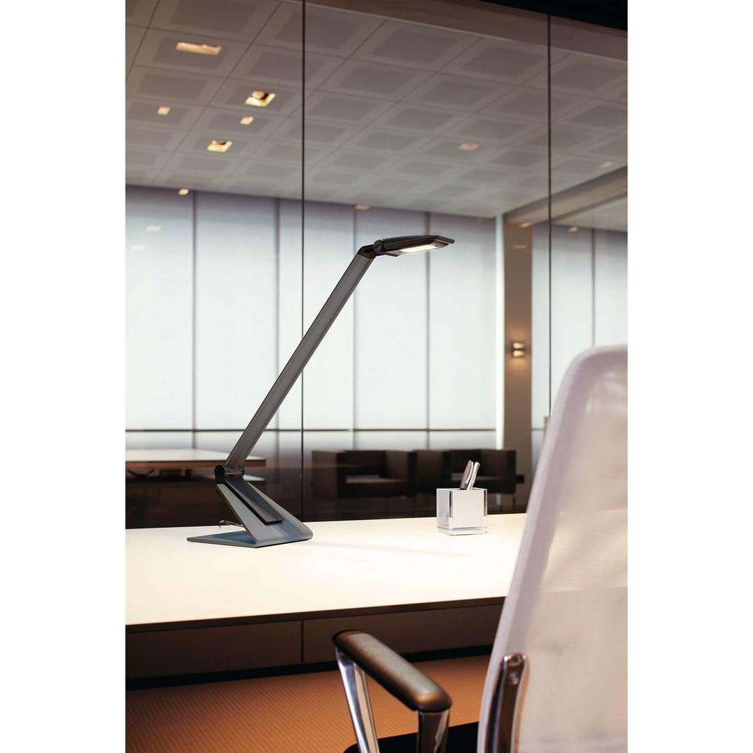 Lampe de bureau LED, garantie 5 ans solaris anthracite MAUL - Lampe de bureau LED MAULsolaris anthracite, en situation