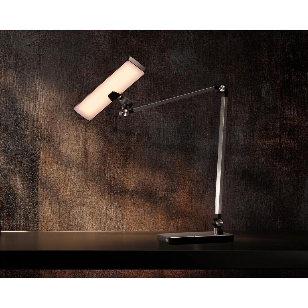 Lampe de bureau LED, double bras Nimbus noir HANSA - Lampe de bureau Hansa Nimbus noir, allumée le soir