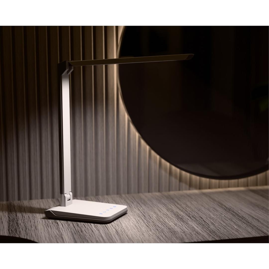 Lampe de bureau LED, capteur de luminosité Lumina blanc HANSA - Lampe de bureau Hansa Lumina blanc, allumée le soir