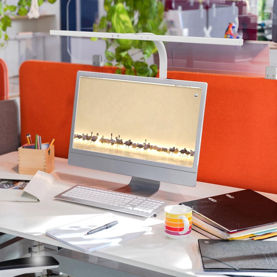 Lampe de bureau LED à pince, éclairage asymétrique STRATA UNILUX - Lampe de bureau LED à pince UNILUX STRATA noir, en situation sur un bureau