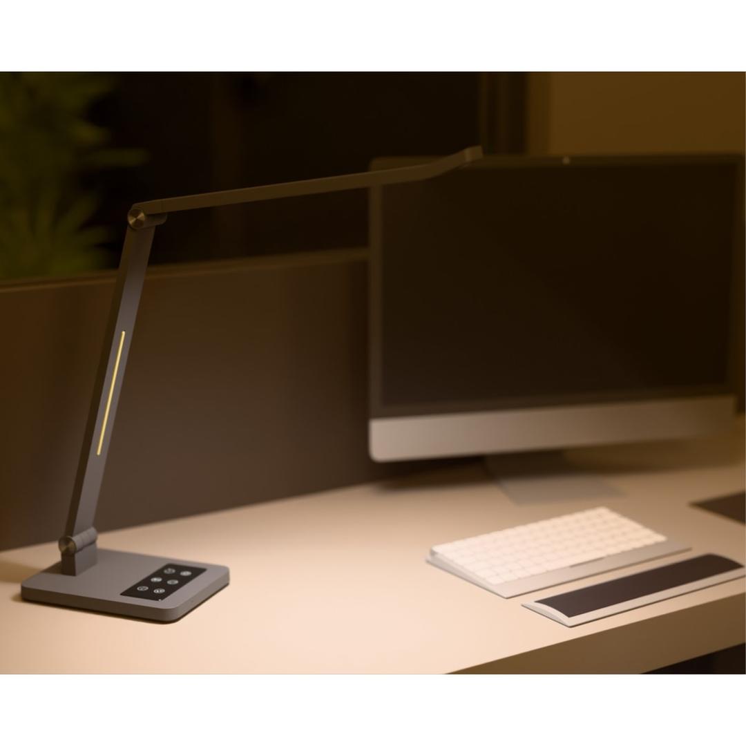 Lampe de bureau LED avec veilleuse Tide gris métallisé HANSA - Lampe de bureau Hansa Tide gris métallisé, allumée le soir