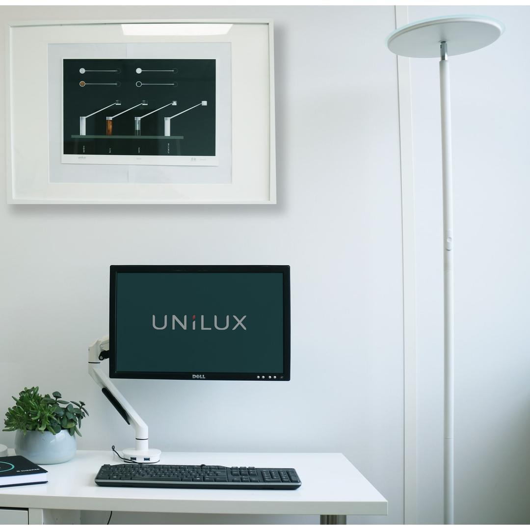 Lampadaire LED à éclairage indirect, vasque inclinable LEDDY UNILUX - Lampadaire LED à éclairage indirect UNILUX LEDDY blanc, en situation dans un bureau