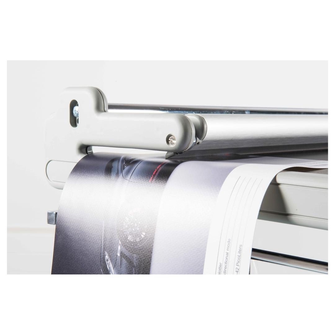 Tirage engagé sous le presse-feuille transparent de la coupeuse de plans NEOLT Trim-W 150