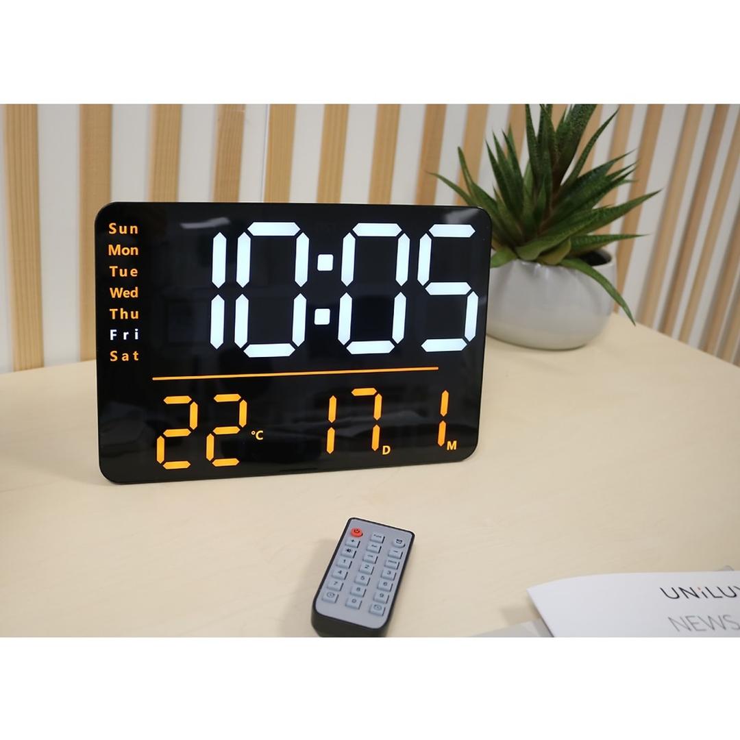 Horloge digitale LED, réveil et télécommande NUMI noir UNILUX - Horloge digitale LED UNILUX NUMI noir, en situation sur un bureau
