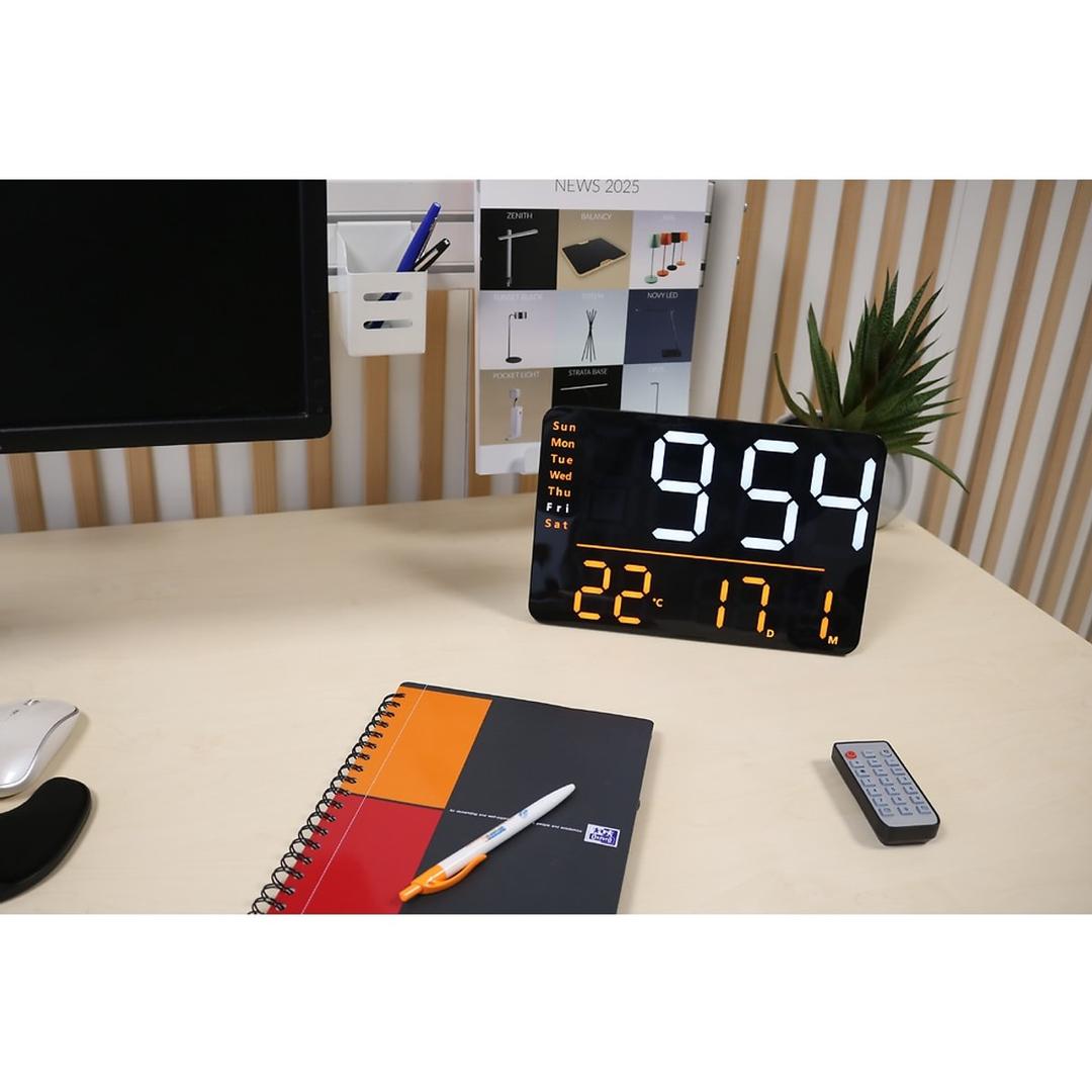 Horloge digitale LED, réveil et télécommande NUMI noir UNILUX - Horloge digitale LED UNILUX NUMI noir, en situation sur un bureau
