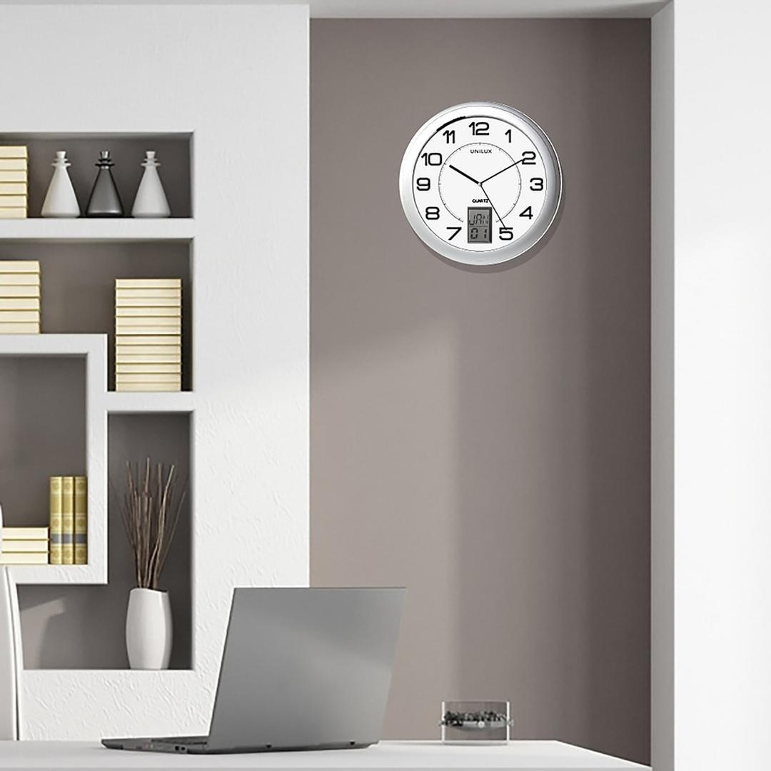 Horloge murale à dateur digital, Ø 31 cm INSTINCT gris métal UNILUX - Horloge murale à dateur digital UNILUX INSTINCT gris métal, en situation dans un bureau