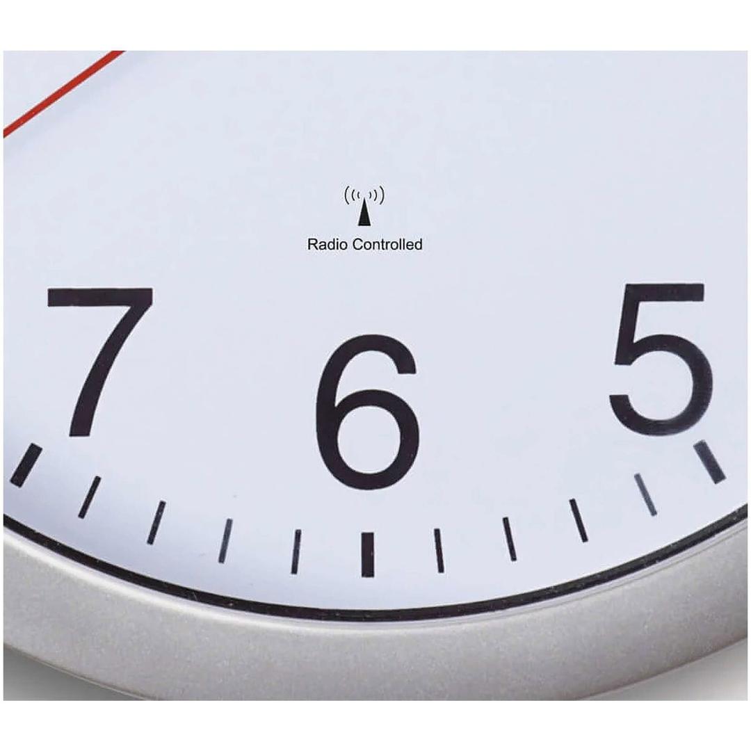 Horloge murale radio-pilotée, Ø 25 cm run radio argent MAUL - Horloge murale radio-pilotée MAUL run radio argent, détail du cadran