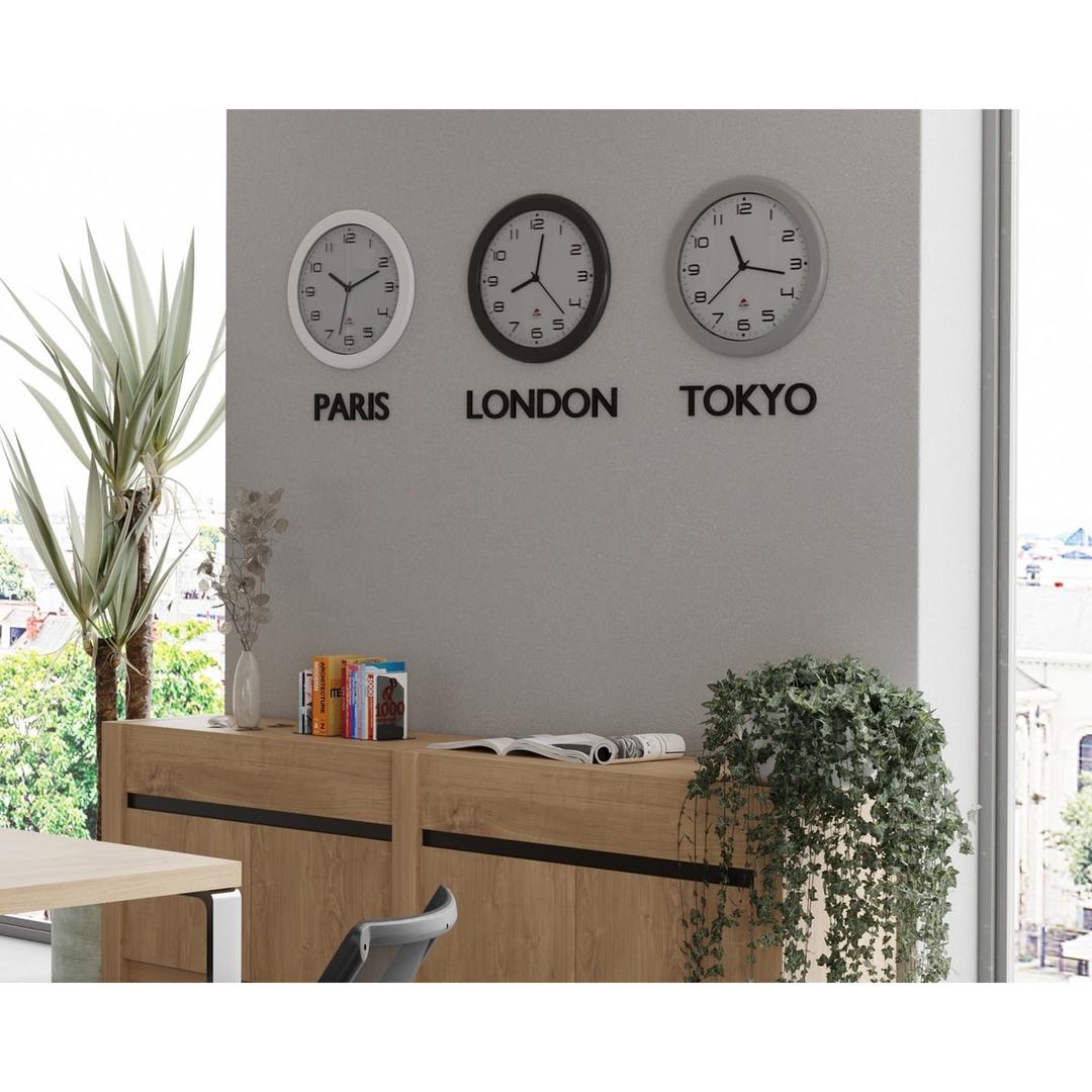 Horloge murale silencieuse, Ø 30 cm HORNEW noir ALBA - Horloge murale silencieuse ALBA HORNEW noir, en situation dans un accueil