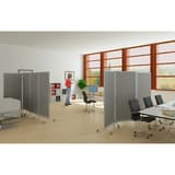 Cloison mobile transparente, 76 x 170 cm, lot de 2 cloisons mobiles CR01, lot de 2 transparent PAPERFLOW - Cloison mobile transparente PAPERFLOW cloisons mobiles CR01, lot de 2 transparent, en situation dans un bureau
