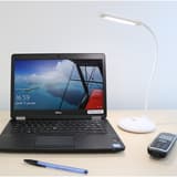 Lampe de bureau LED sans fil, rechargeable NELLY UNILUX - Lampe de bureau LED UNILUX NELLY à côté d'un ordinateur portable