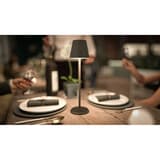 Lampe de table LED sans fil, abat-jour rond FELINE SECURIT - Lampe de table Securit FELINE noire allumée sur une table dressée