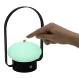 Lampe de table LED sans fil, avec appel du service BARCELONA SECURIT - Main qui touche le globe de la lampe Securit BARCELONA, lumière verte allumée