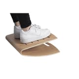 Repose-pieds réversible en hêtre, plat ou balancier Ergofeet bois ALBA - Repose-pieds ALBA Ergofeet bois, pieds posés, effet balancier