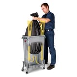 Collecteur de déchets ventilé, 60 ou 87 litres Slim Jim ventilé RUBBERMAID - Collecteur Rubbermaid Slim Jim ventilé 60 litres noir, retrait du sac facilité par les canaux de ventilation