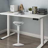 Tabouret assis-debout ERGO BOOST blanc-gris UNILUX - Tabouret assis-debout UNILUX ERGO BOOST blanc-gris, en situation à un bureau