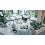 Tabouret à roulettes Ergo assise oscillante gris clair LEITZ - Tabouret à roulettes LEITZ Ergo assise oscillante gris clair, en situation