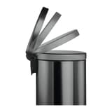 Poubelle d'intérieur à pédale, de 5 à 30 litres Poubelle à pédale ronde DURABLE - Ouverture du couvercle de la poubelle à pédale DURABLE anthracite