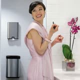 Poubelle en inox pour sanitaires, murale ou au sol, 50 litres Image Line 50 litres TORK - Poubelle Tork Image Line 50 litres dans des sanitaires