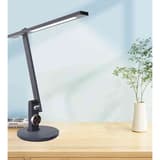 Lampe de bureau LED, bras articulé, base rotative BENTO PAPERFLOW - Lampe PAPERFLOW BENTO gris métal sur un bureau