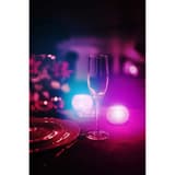 Bougies LED rechargeables, 12 couleurs et blanc chaud, station de charge AMSTERDAM RVB SECURIT - Bougies Securit AMSTERDAM allumées sur une table