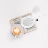 USB, 8 et 36 dioptries, variateur Lampe loupe LED à col flexible LOGILINK - Lampe loupe LogiLink WZ0067 posée au-dessus d'un livre