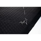 Picots en losange, 71 × 78 cm, noir Tapis anti-fatigue Yoga Lock Basic MILTEX - Bord biseauté du tapis miltex Yoga Lock Basic, picots en losange