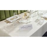 Chevalet transparent, 100 x 60 mm, lot de 10 Présentoir de table SIGEL - Présentoir de table sigel posé sur une table de banquet, carton de réservation