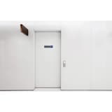 Aspect aluminium brossé, 165 x 44 mm Plaque adhésive Toilettes 67151E EXACOMPTA - Plaque Toilettes EXACOMPTA 67151E collée sur une porte