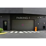 Sortie de véhicules, polypropylène, Ø 20 cm Panneau interdit de stationner 67109E EXACOMPTA - Panneau EXACOMPTA 67109E fixé sur une porte de parking